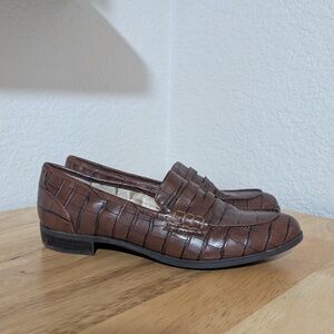 Unisa Crocodile Pattern Loafer / 8